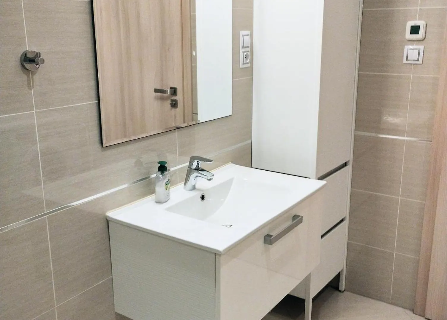Modern Apartment With Parking 프라하 체코